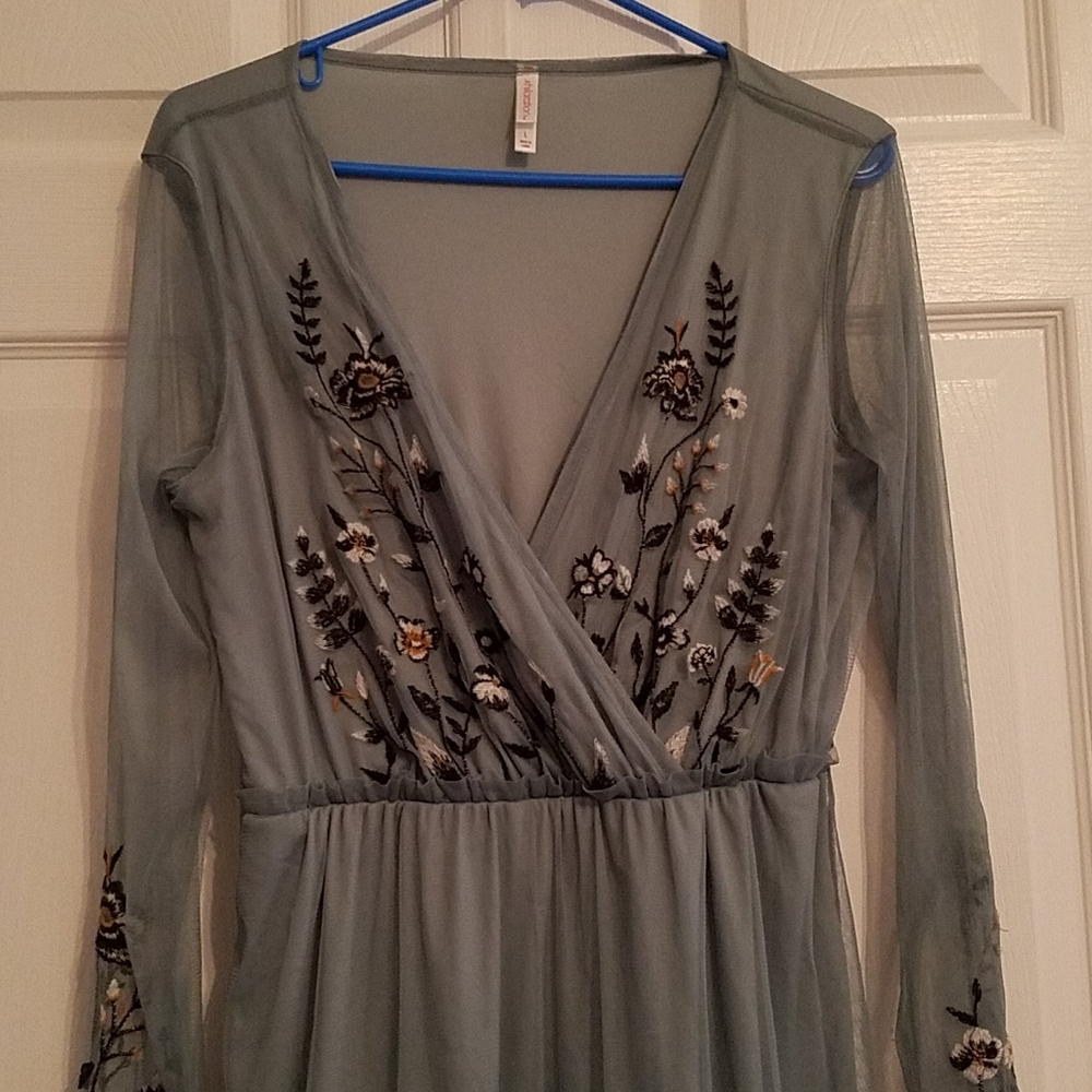 Xhilaration Embroidered Long Sleeved Dress L - Picture 2 of 3